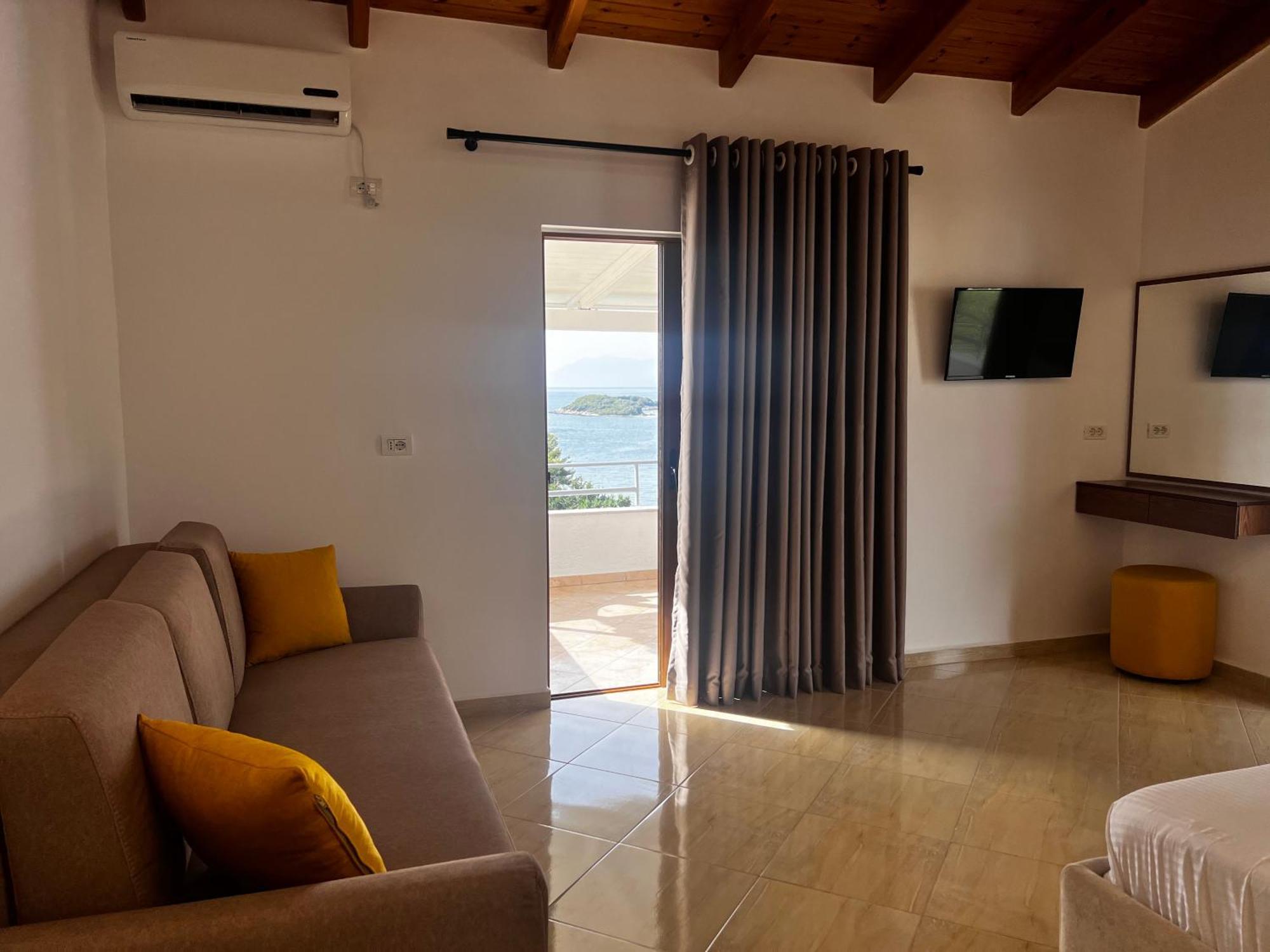Dine Apartment Ksamil